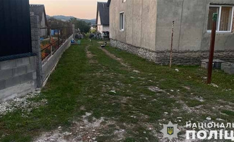 На Кременеччині жінка нанесла чоловікові смертельні поранення: відеоматеріали з поліції