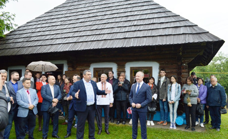 Як святкували 80-ліття Івана Миколайчука в Чорториї і Брусниці — фоторепортаж