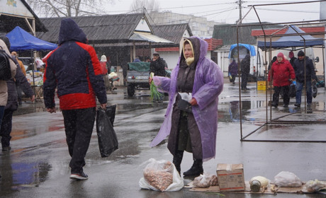 Вийти на торги більшості продавців завадила негода: репортаж з базару в Переяславі