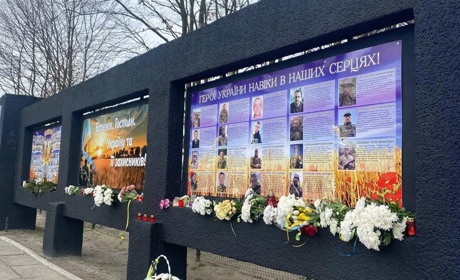 Вшанували пам’ять Героїв та вручили орден посмертно – у Зарічному відбувся мітинг-реквієм