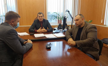 Жмеринські ЕМ отримали у власність сучасну вишку та позашляховик для виїзду на відновлення аварій