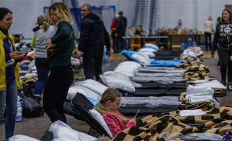 Польща закрила найбільший центр прийому українців