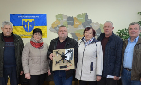 Старости з Білобожницької громади придбали в складчину дрон для ЗСУ