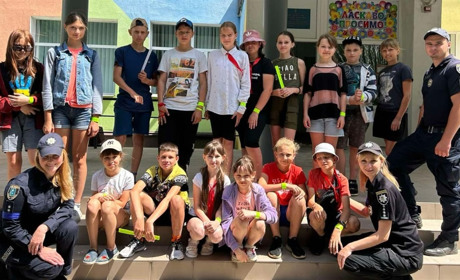 Поліцейські завітали в Миколаївську громаду на закриття пришкільного табору