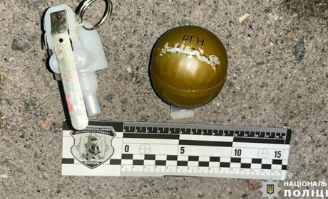 У Смілі поліцейські затримали зловмисника, у якого вилучили небезпечну зброю
