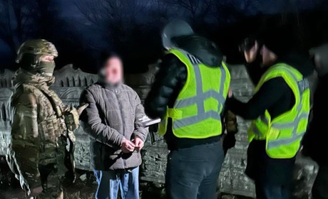 За обіцянки за хабар "зняти арешт" з майна перед законом постане архіваріус суду на Житомирщині