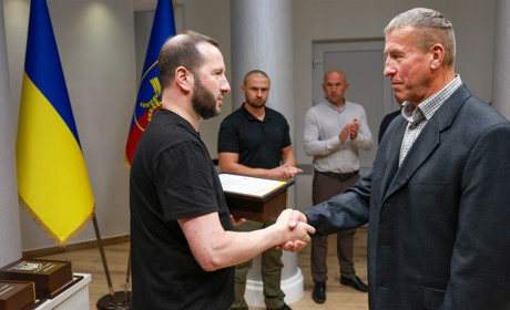 В обласному центрі відзначили будівельників і комунальників Хмельниччини за зміцнення оборони