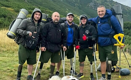 Ветеран Шосткинської громади на протезі підкорив Говерлу, щоб зібрати кошти для побратимів