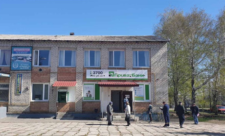 Як працюють під час карантину банки в Троїцькому