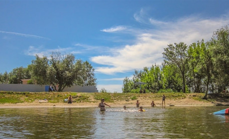 На Дитячому пляжі у Біляївці купатися не рекомендують: у воді виявили кишкову паличку