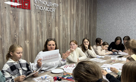 В етноцентрі «Полісся» провели перший майстер-клас: як вчили вишивати школярів