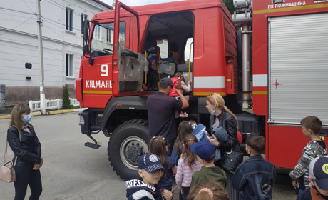 Рятувальники розповідають правила безпеки дітям і дорослим: фото
