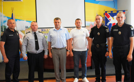 У Жмеринці представили нових поліцейських громади, які нестимуть службу в Браїлові та Курилівцях