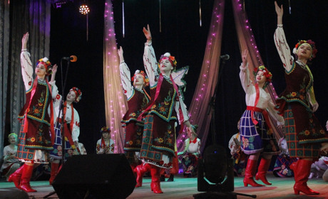 У Попасній вдруге відбувся фестиваль вертепів: яскраві фото