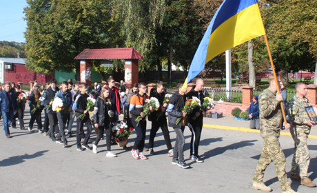 Він обіцяв першим піти захищати Україну і стримав своє слово. Городоччина попрощалася з Героєм