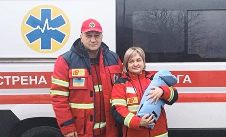 У кареті екстренки народилася дівчинка: вітаємо родину великобурлучан і дякуємо медикам