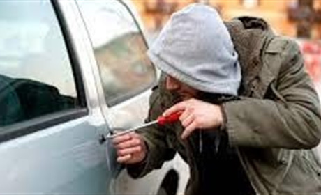 П'ять років позбавлення волі отримали чоловіки за крадіжку автомобіля
