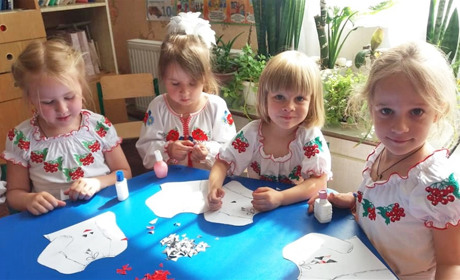Презентація унікальних сорочок, конкурси, парад: як у нашому районі відзначили День вишиванки