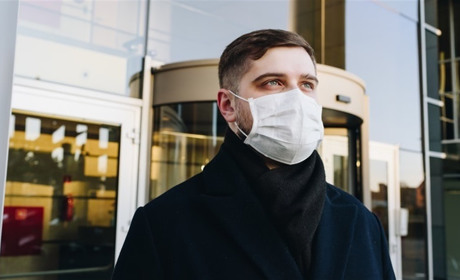 Сертифікат про одужання дозволить 90 днів перебувати у карантинних зонах без обмежень невакцинованим