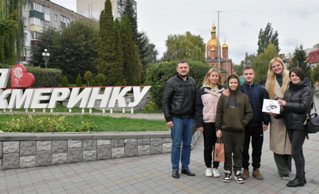 12-річний Іван Мельничук зі Жмеринки самотужки зібрав кошти на дрон та передав його військовому