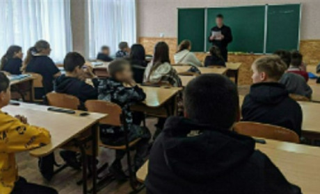 Дітей з Новотроїцького привчають до російських "норм"