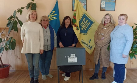 Фастівські майстрині навишивали на старлінк для військових