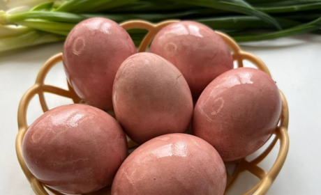 Як пофарбувати яйця буряком: простий спосіб для отримання чудового результату