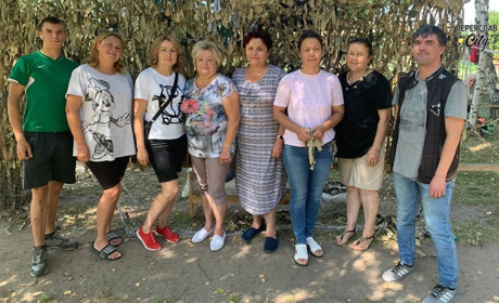 "У нас уже "конвеєр": у Переяславі безупинно плетуть сітки для ЗСУ з березня 2022 року