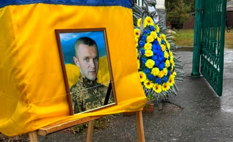 У Глухові провели в останню путь захисника з Есманьської громади Дмитра Новікова