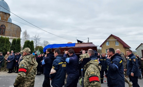 У Дубровиці попрощались із загиблим рятувальником