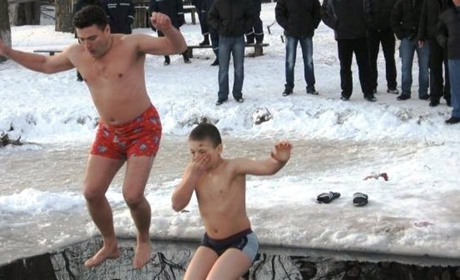 10 порад пірнальникам на Водохреща: від бувалого «моржа» Миколи Мельника і лікаря Валерії Петрової 