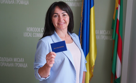 Отримала депутатський мандат та склала присягу. Олена Маринчук стала депутаткою