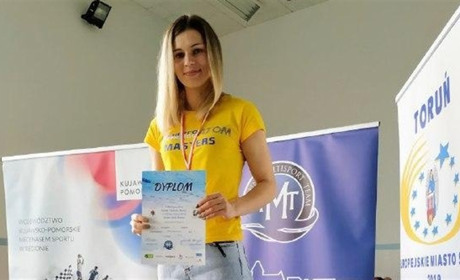 Поліцейська з Вараша виборола «золото» на міжнародних змаганнях з плавання. У неї більше 200 медалей