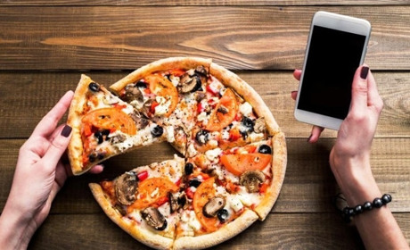 Від бургерів до страв, яких немає у меню: ТОП-5 доставок їжі у Рахові