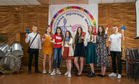 Десятки нагород і свідоцтва з відзнаками: у музичній школі провели карантинний міні випуск
