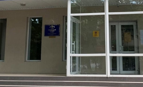 Після російського удару Херсонський міський суд повідомив про зміни в роботі
