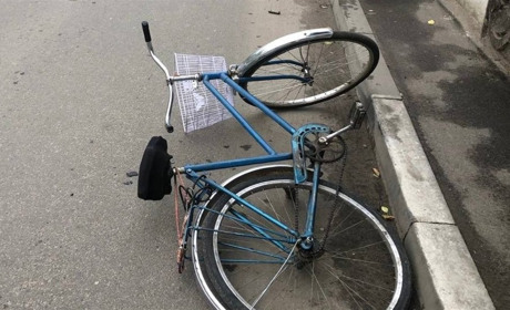У Барі водійка BMW збила велосипедиста: чоловіка госпіталізували