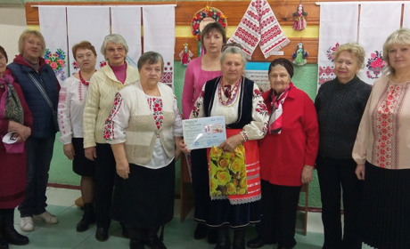 Майстрині з Вороніжа презентували 72 унікальні роботи у бібліотеці до Великодня