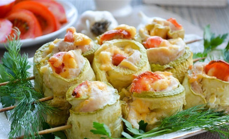 Рецепт дня: рулетики з кабачками та куркою