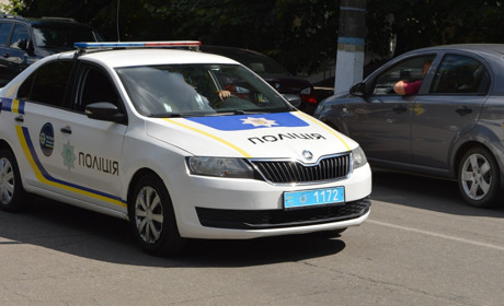 Шахраї ошукали переяславця, а житель села поскаржився на "швидку": хроніка поліції вихідних