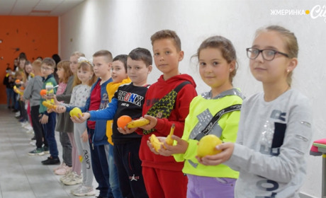 У школі №3 встановили food-рекорд: коридори школи заполонила корисна їжа – відео