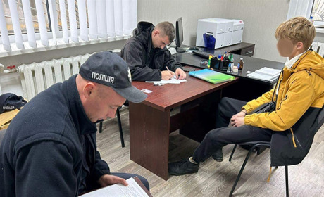 У Глухові молодик намагався зареєструвати авто за фейковим посвідченням водія