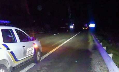 Вантажівка збила пішохода на Звягельщині – 27-річний чоловік загинув на місці