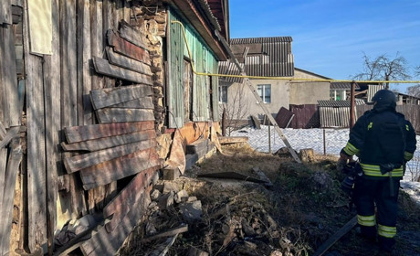 Російські авіабомби вдарили по житловому сектору Глухівської громади: троє людей постраждали