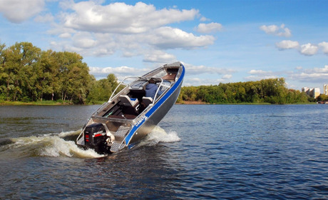 У селі Нетреба під час катання на човні травмувалися двоє людей