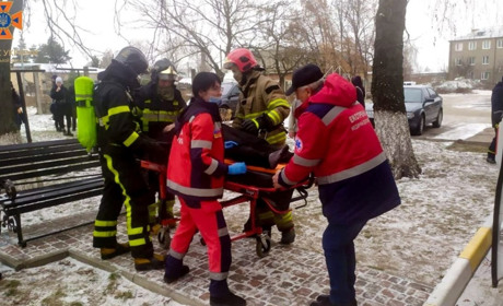 Пожежа в п’ятиповерхівці: у Сарнах вогнеборці врятували напівпритомну жінку