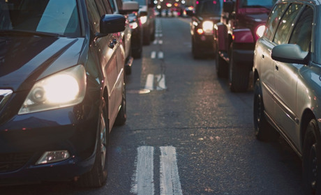 У Сватовому перекриють вулиці для проїзду автотранспорту. Коли, скільки і які дороги будуть закриті