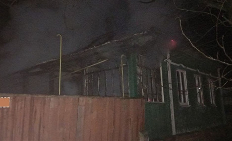 Оперативно приборкавши загоряння лазні у Ворожбі, вогнеборці врятували будинок та гараж