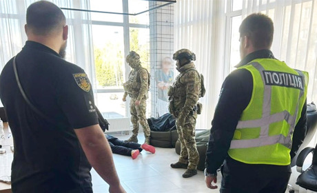 На Хмельниччині викрили шахраїв, які створили масштабну криптовалютну схему