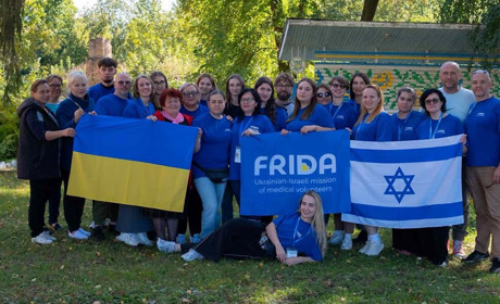 Медичні волонтери українсько-ізраїльської місії «Frida» завітали в Кальченки